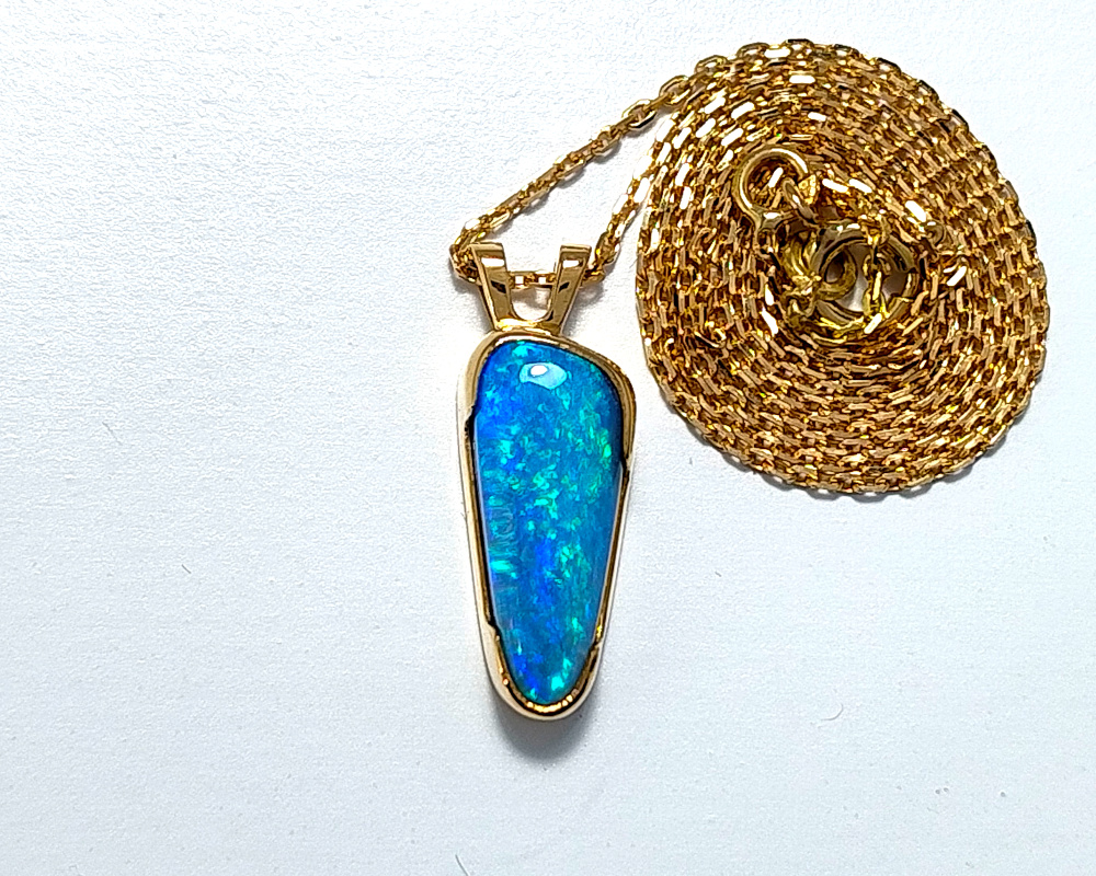 Pe or18K opal doublet A